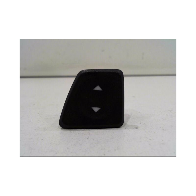 COMMANDE LEVE-GLACE PORTE AVD FIAT 500