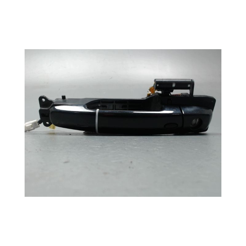 POIGNEE EXTERIEURE PORTE AVANT GAUCHE SUZUKI SWIFT -03/05