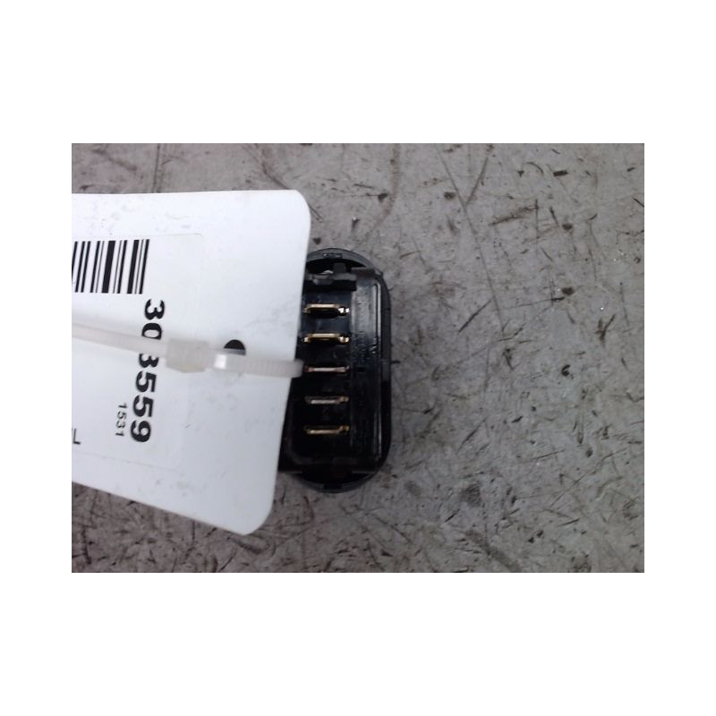 COMMANDE LEVE-GLACE PORTE AVD DACIA DUSTER 2010-