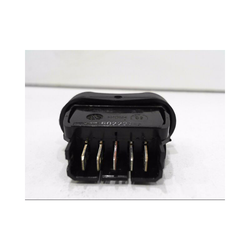 COMMANDE LEVE-GLACE PORTE AVD DACIA SANDERO