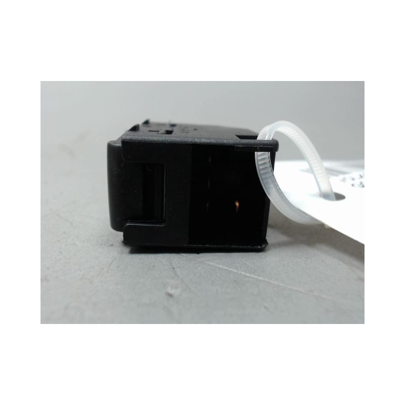 COMMANDE LEVE-GLACE PORTE AVD VOLKSWAGEN GOLF IV 98-2004