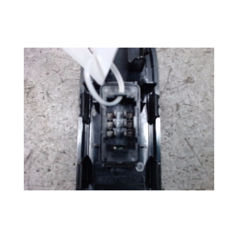 COMMANDE LEVE-GLACE PORTE AVD CITROEN C3