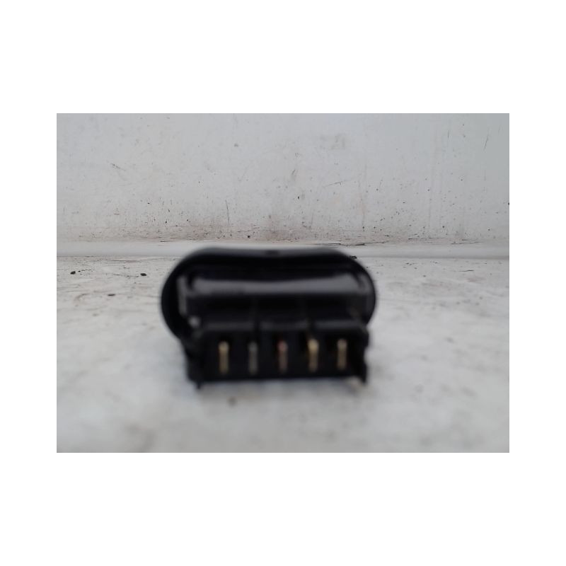 COMMANDE LEVE-GLACE PORTE AVD DACIA SANDERO