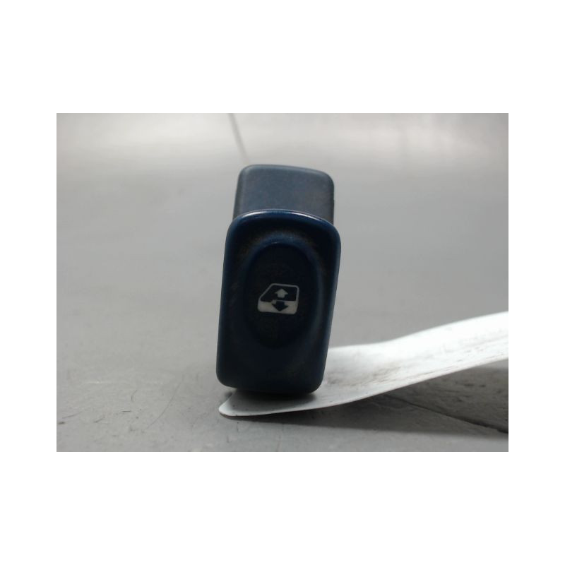 COMMANDE LEVE-GLACE PORTE AVD RENAULT TWINGO 93-98