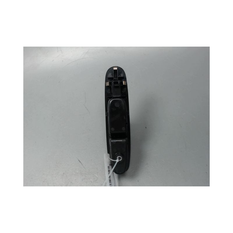 COMMANDE LEVE-GLACE PORTE AVD FIAT PUNTO
