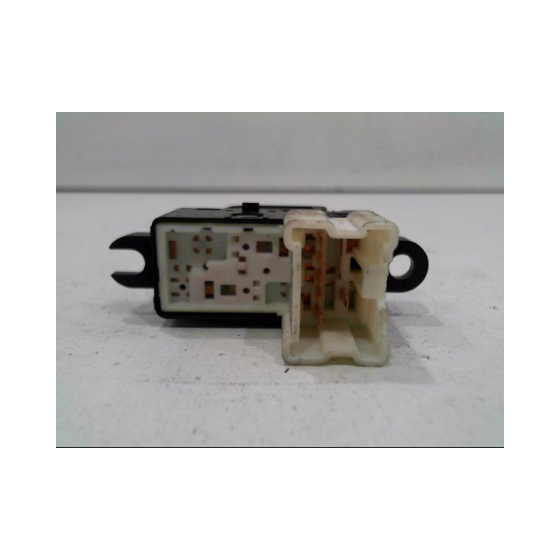 COMMANDE LEVE-GLACE PORTE AVD NISSAN MICRA