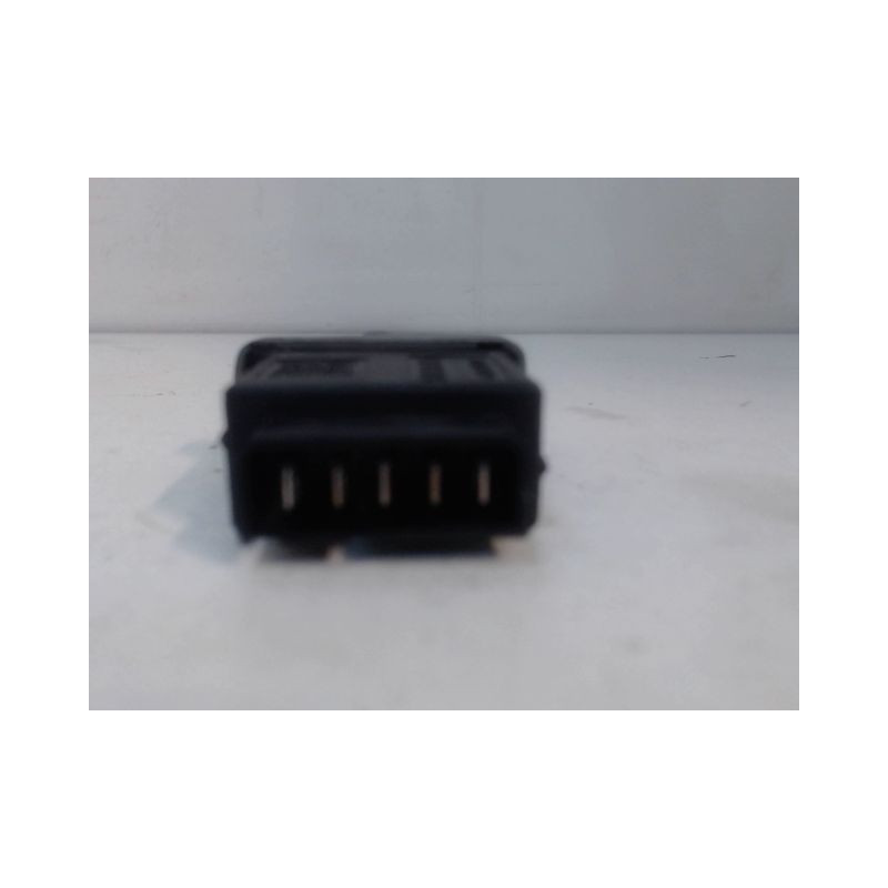 COMMANDE LEVE-GLACE PORTE AVD RENAULT TWINGO