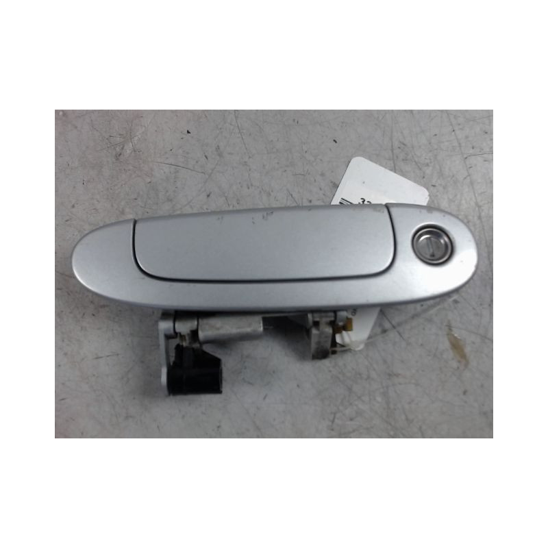 POIGNEE EXTERIEURE PORTE AVANT DROIT TOYOTA YARIS -2003