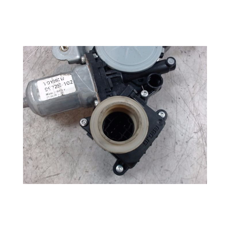 MECANISME+MOTEUR LEVE-GLACE AVANT DROIT TOYOTA COROLLA VERSO 2004-2007