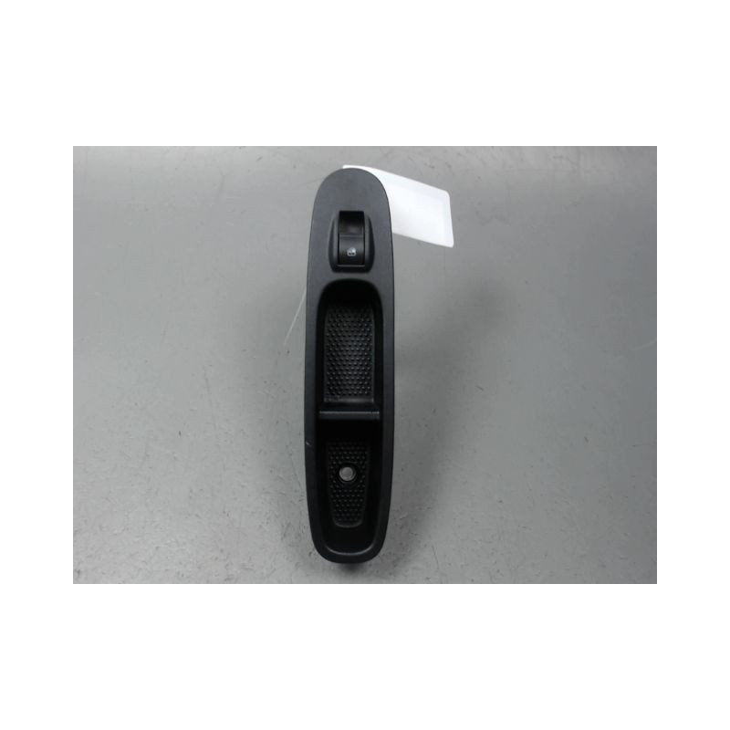 COMMANDE LEVE-GLACE PORTE AVD FIAT PUNTO