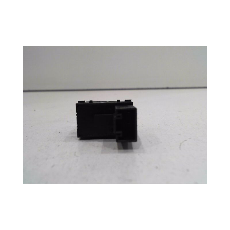 COMMANDE LEVE-GLACE PORTE AVD VOLKSWAGEN PASSAT