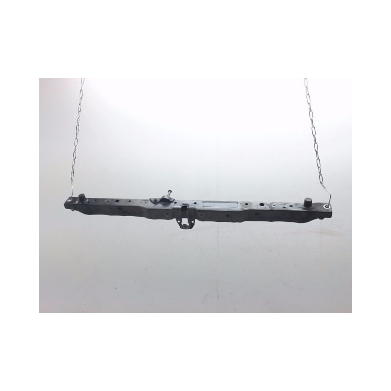 TRAVERSE SUPERIEURE ARMATURE AVANT TOYOTA RAV4