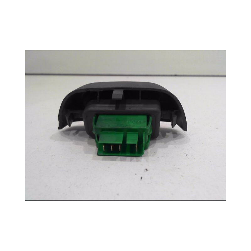 COMMANDE LEVE-GLACE PORTE AVD PEUGEOT 107