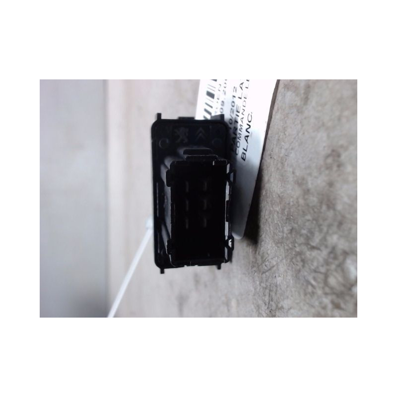 COMMANDE LEVE-GLACE PORTE AVD CITROEN DS3 2009-