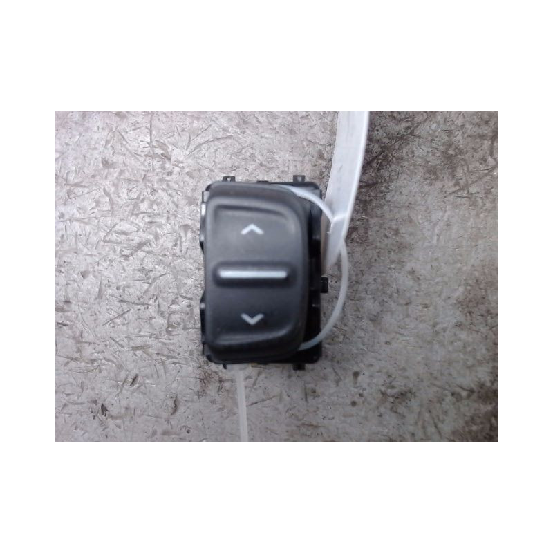 COMMANDE LEVE-GLACE PORTE AVD DACIA SANDERO 2008-
