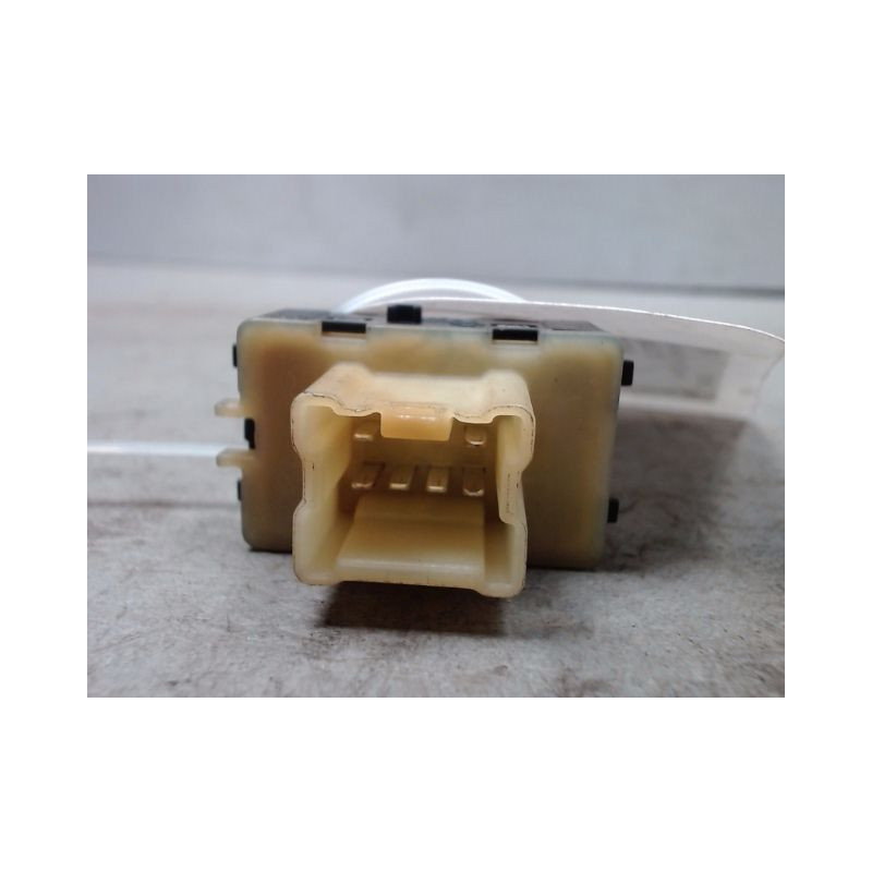 COMMANDE LEVE-GLACE PORTE AVD DACIA SANDERO 2008-
