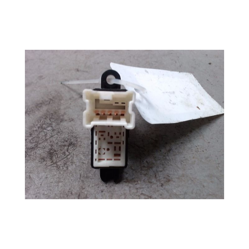COMMANDE LEVE-GLACE PORTE AVD NISSAN MICRA