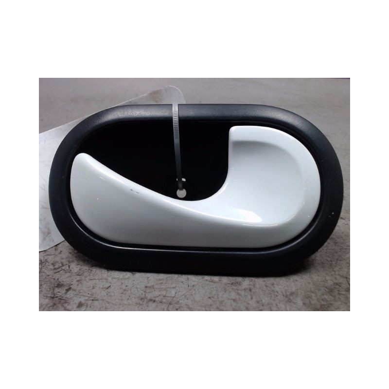 POIGNEE INTERIEURE PORTE AVANT DROIT RENAULT CLIO III 2009-