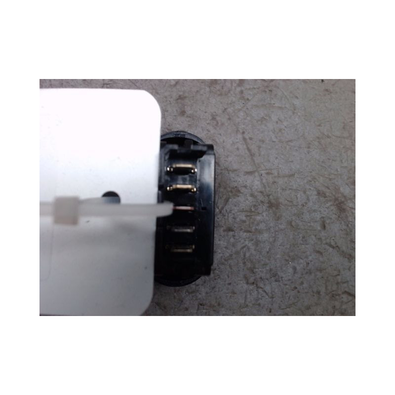 COMMANDE LEVE-GLACE PORTE AVD DACIA SANDERO 2008-