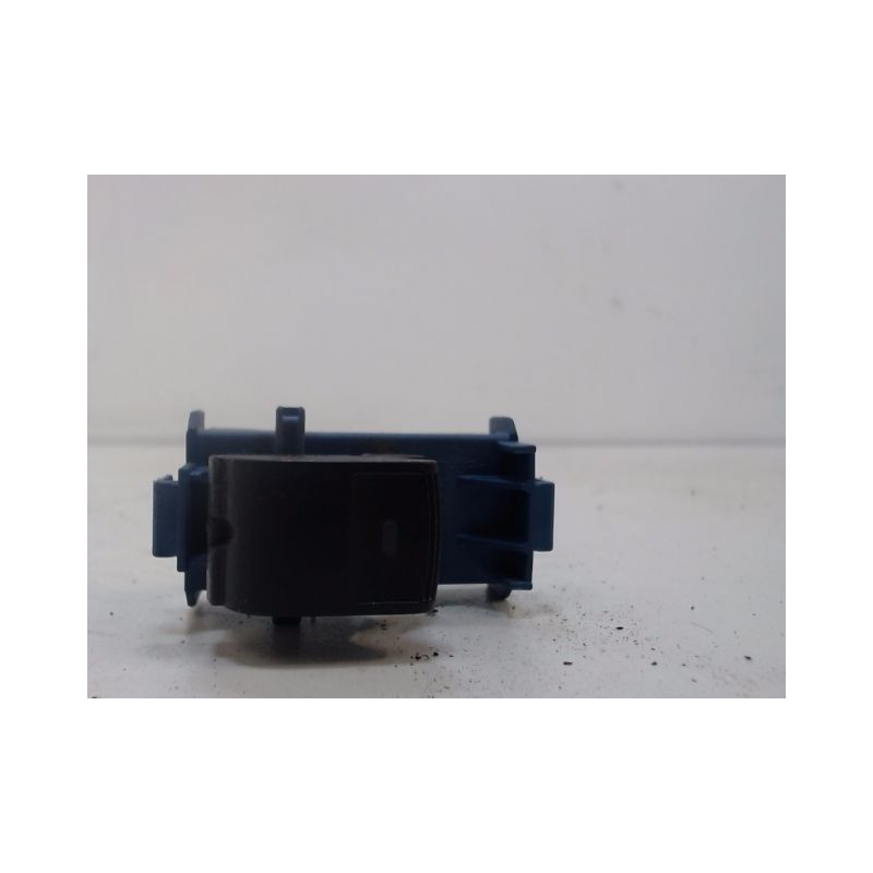 COMMANDE LEVE-GLACE PORTE AVD TOYOTA VERSO