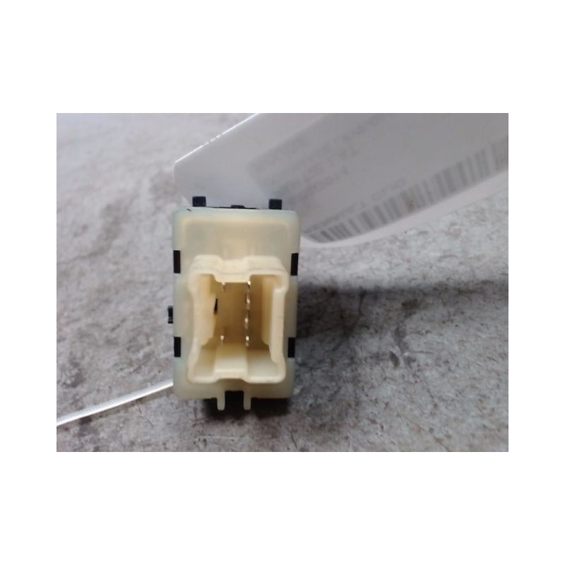 COMMANDE LEVE-GLACE PORTE AVD RENAULT CLIO