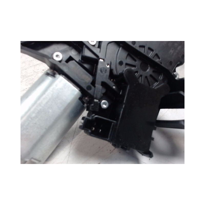 MOTEUR ESSUIE-GLACE ARRIERE TOYOTA YARIS II 2010-