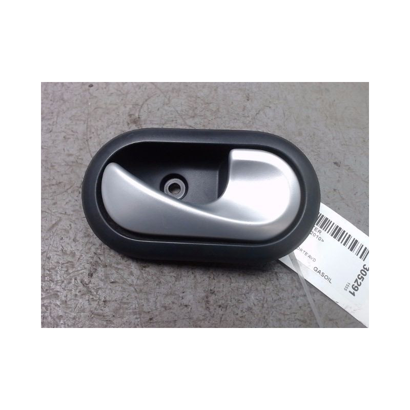POIGNEE INTERIEURE PORTE AVANT DROIT DACIA DUSTER 2010-