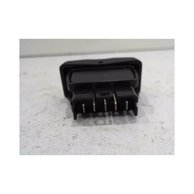 COMMANDE LEVE-GLACE PORTE AVD DACIA LOGAN 4 P 05-08