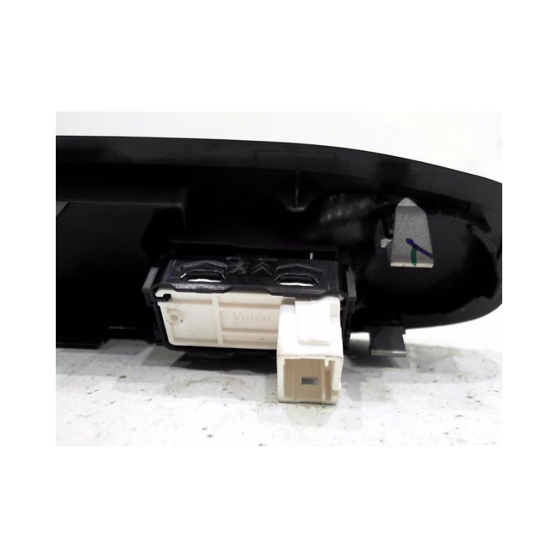 COMMANDE LEVE-GLACE PORTE AVD PEUGEOT 208