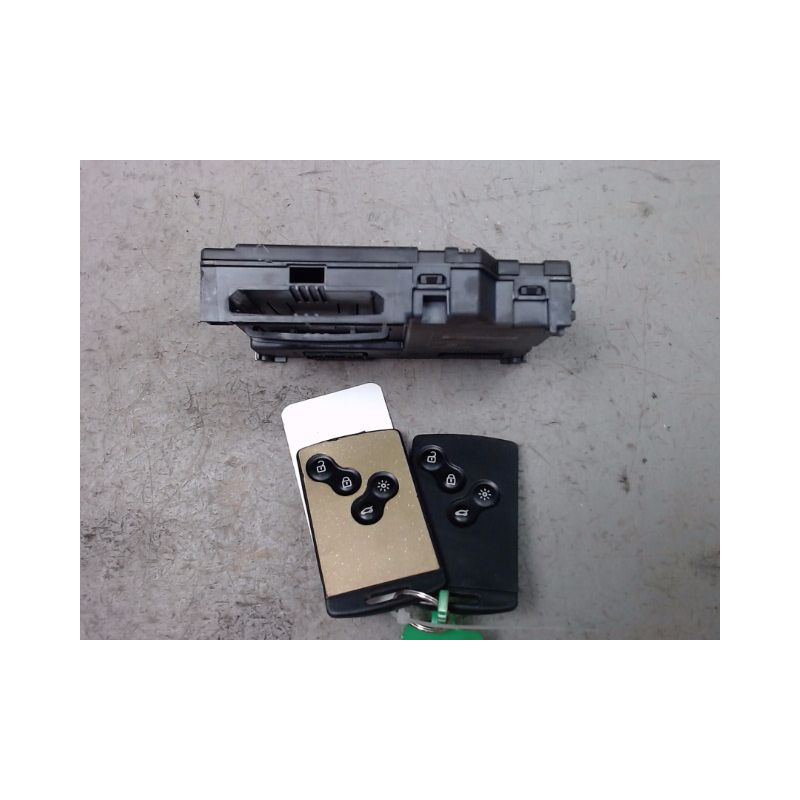LECTEUR DE CARTE RENAULT CLIO IV 2012-