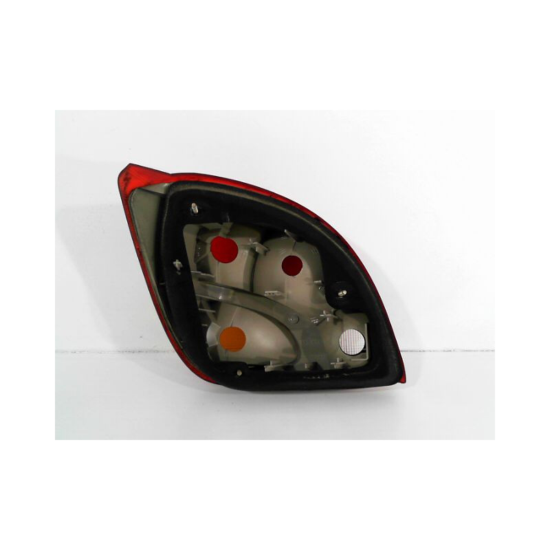 FEU ARRIERE DROIT FORD FIESTA 95-9.99
