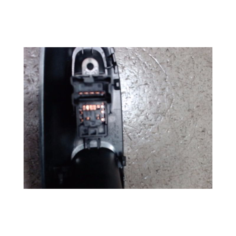 COMMANDE LEVE-GLACE PORTE ARG NISSAN JUKE