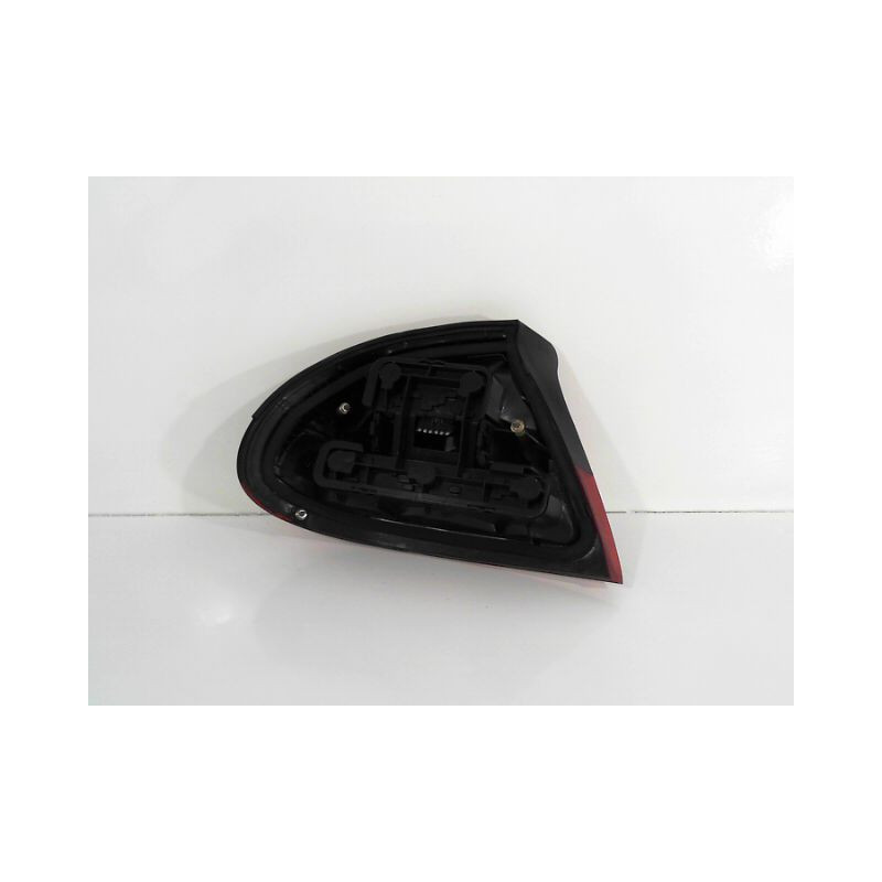 FEU ARRIERE DROIT OPEL TIGRA