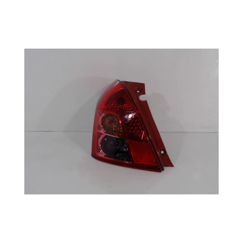 FEU ARRIERE GAUCHE  SUZUKI SWIFT -03/05