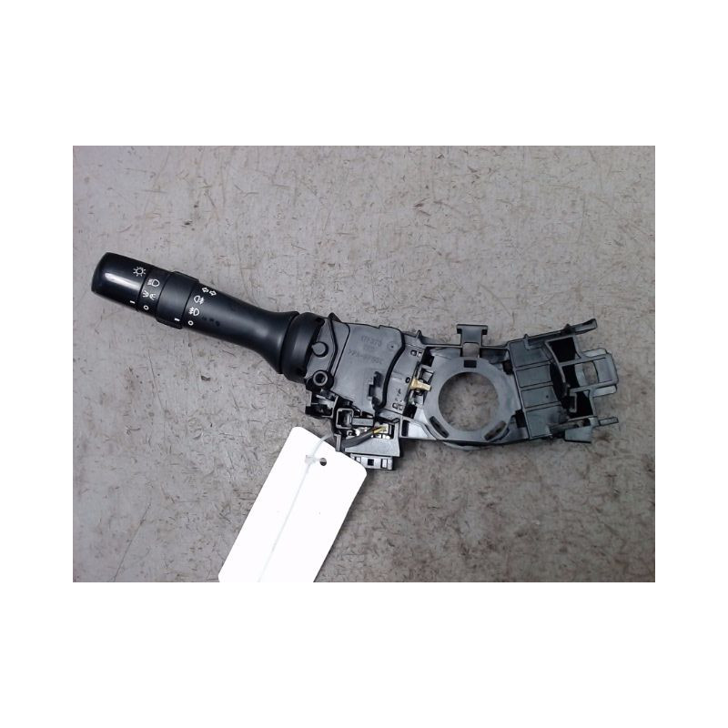 COMMANDE CLIGNOTANT TOYOTA VERSO 2010-