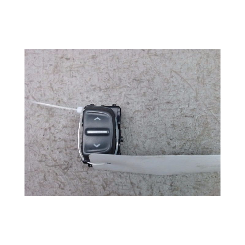 COMMANDE LEVE-GLACE PORTE AVG DACIA SANDERO