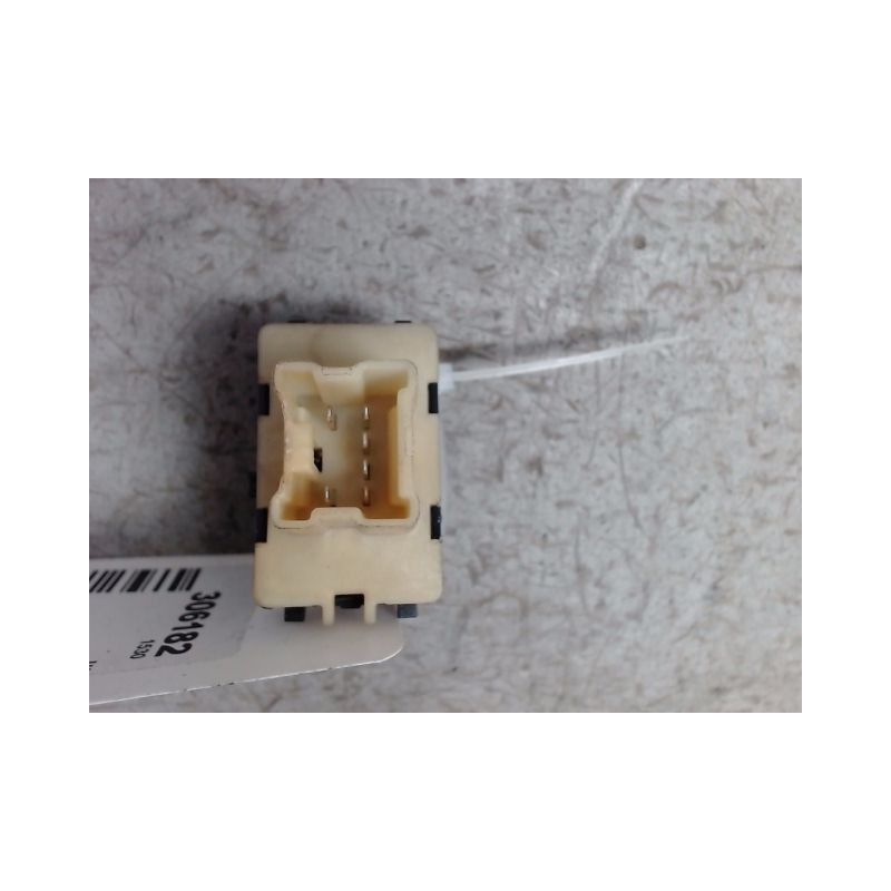 COMMANDE LEVE-GLACE PORTE AVG DACIA SANDERO