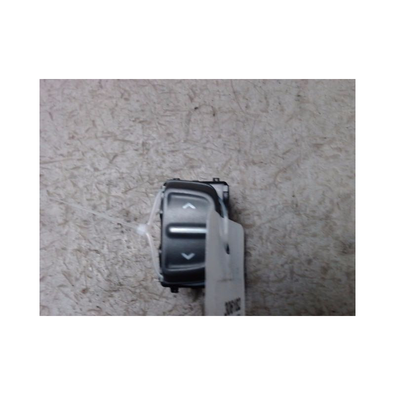 COMMANDE LEVE-GLACE PORTE AVD DACIA SANDERO