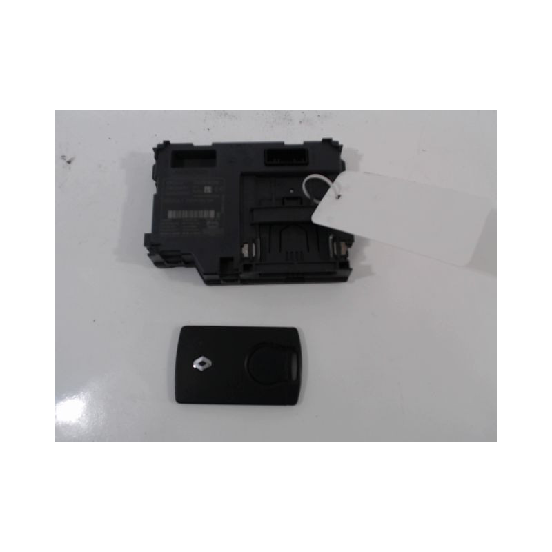 LECTEUR DE CARTE RENAULT CLIO IV 2012-