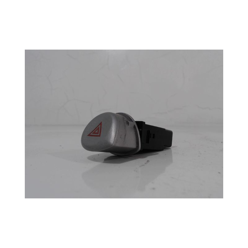BOUTON DE WARNING HYUNDAI I20