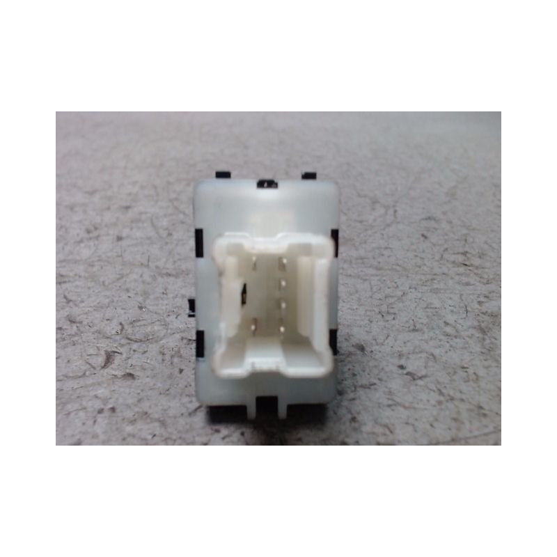 COMMANDE LEVE-GLACE PORTE AVD DACIA SANDERO