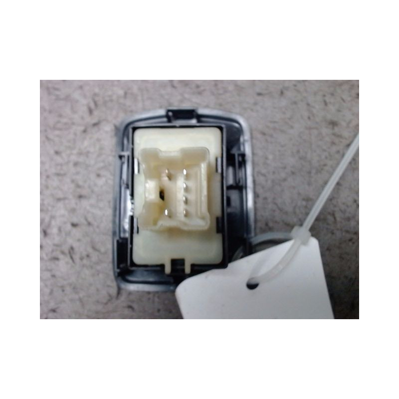 COMMANDE LEVE-GLACE PORTE AVD DACIA LODGY