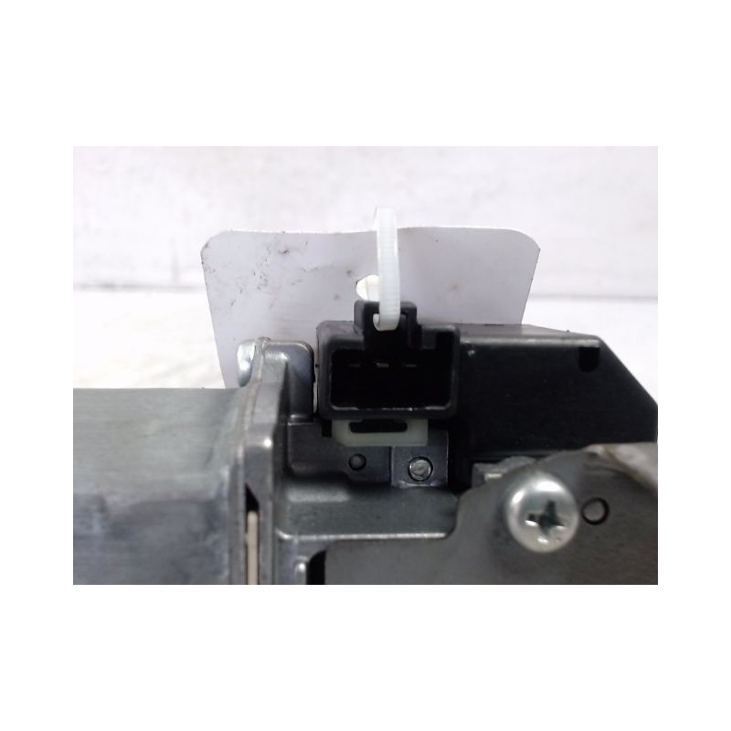 MOTEUR ESSUIE-GLACE ARRIERE TOYOTA COROLLA 2004-