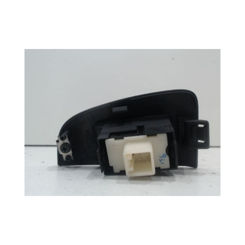 COMMANDE LEVE-GLACE PORTE AVD TOYOTA AVENSIS