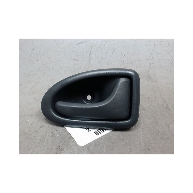 POIGNEE INTERIEURE PORTE AVANT DROIT RENAULT TRAFIC CN 1000KG 8.2006-