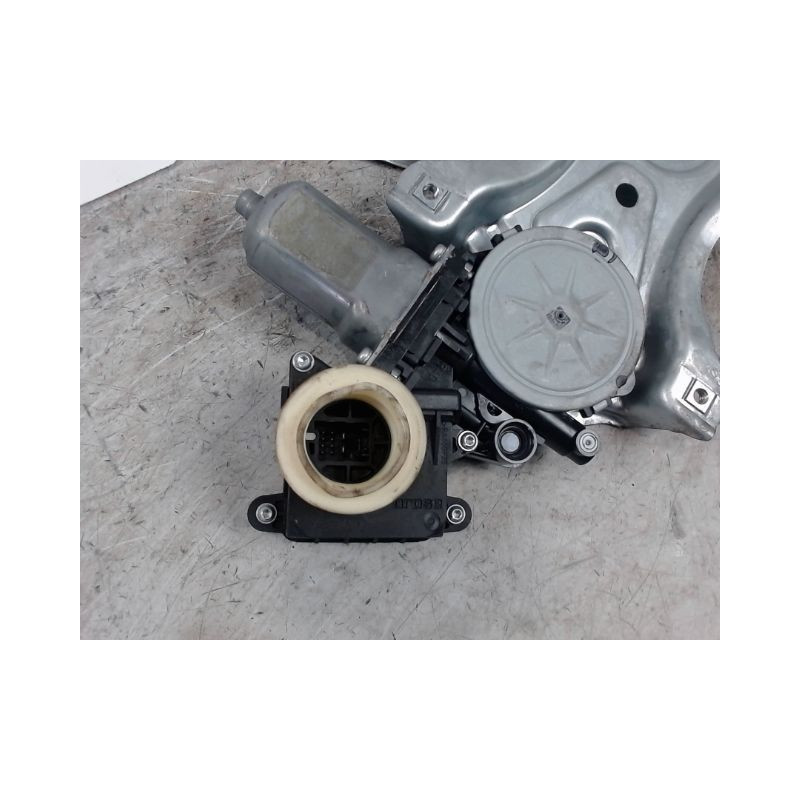 MECANISME+MOTEUR LEVE-GLACE ARRIERE GAUCHE TOYOTA AURIS 2010-