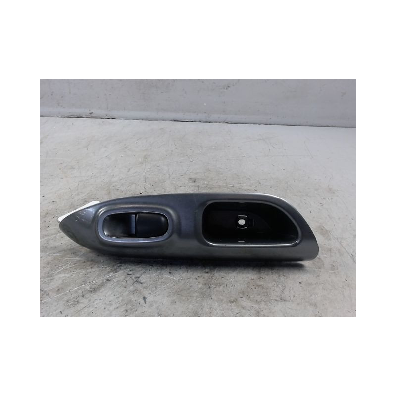 COMMANDE LEVE-GLACE PORTE ARD NISSAN JUKE