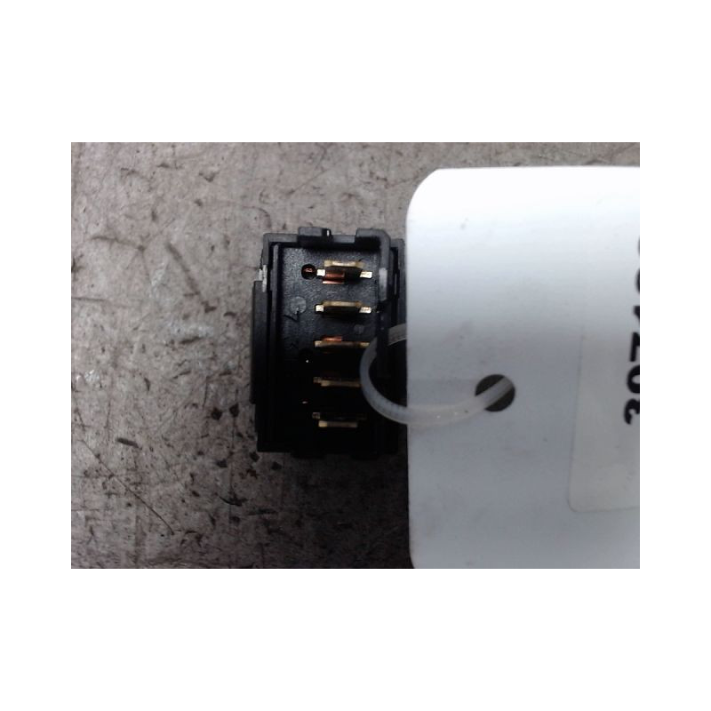 COMMANDE LEVE-GLACE PORTE AVD PEUGEOT PARTNER FGT 2002-