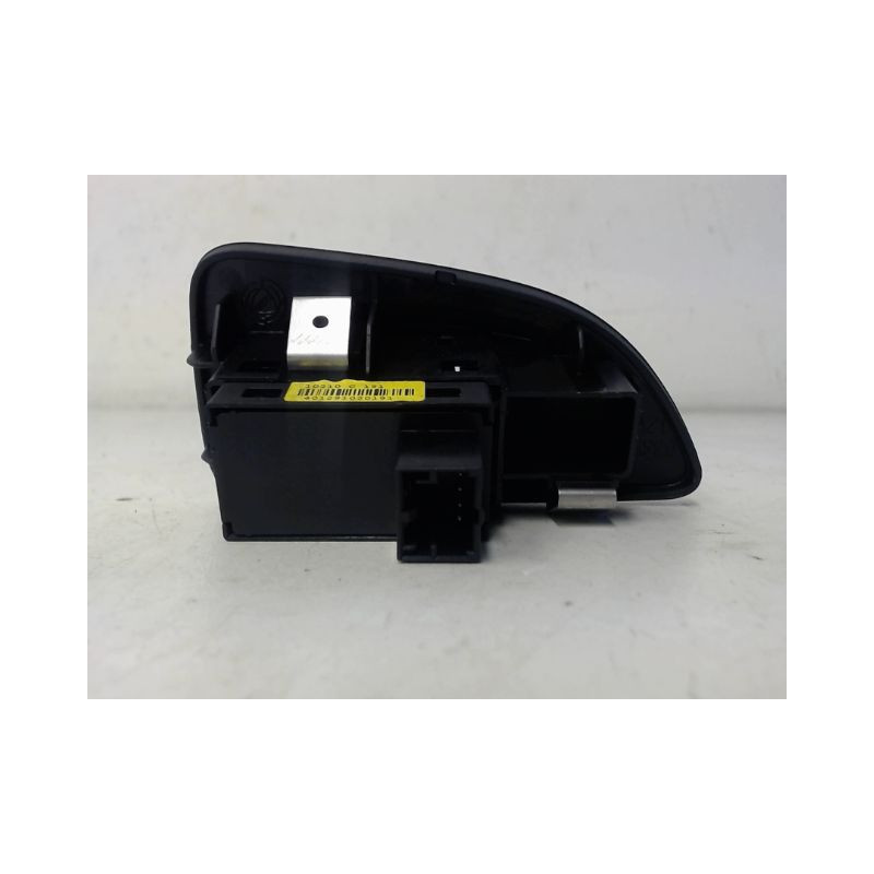 COMMANDE LEVE-GLACE PORTE ARD FIAT BRAVO
