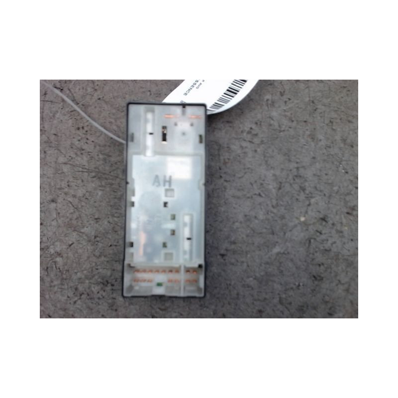 COMMANDE LEVE-GLACE PORTE AVG NISSAN MICRA